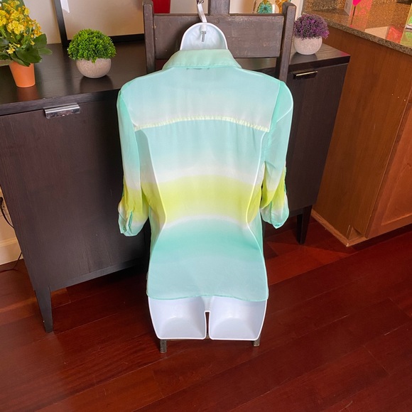 Ombré Button Down Top - Picture 6 of 16